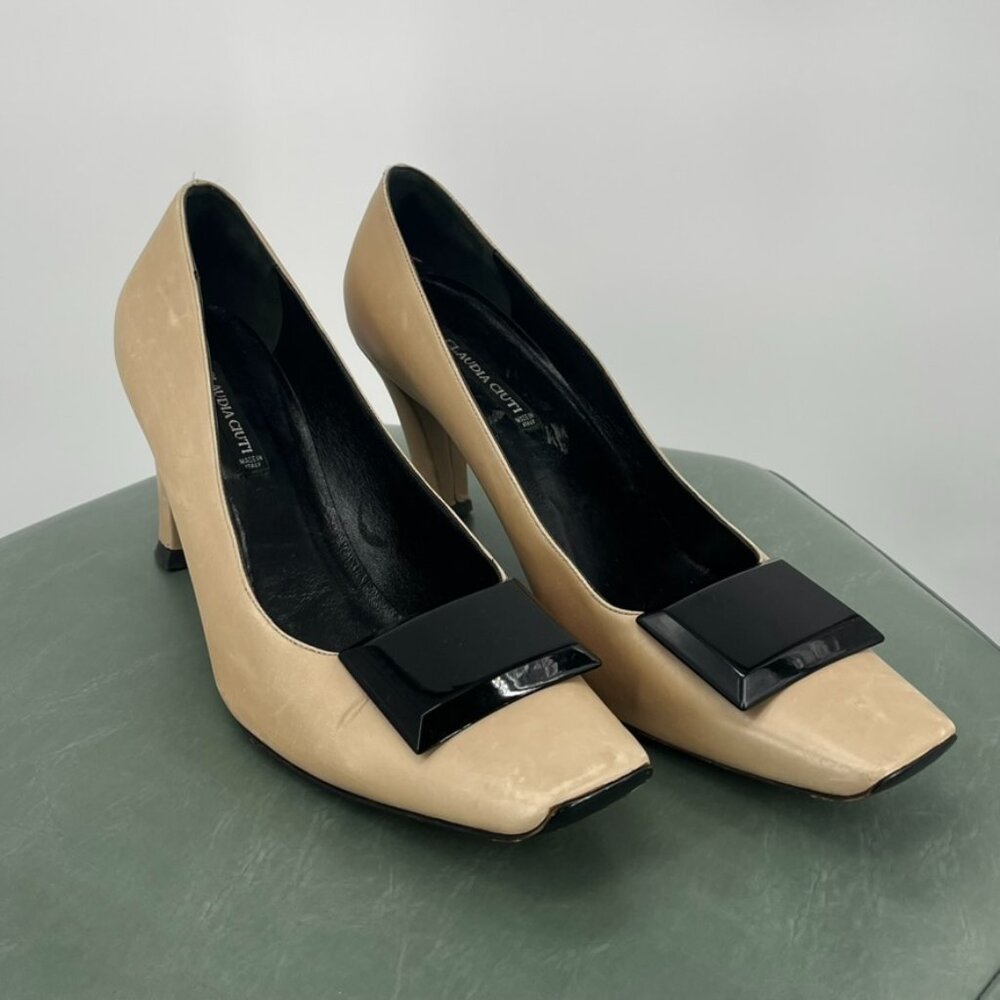 Claudia Ciuti Beige Heels with Black Accent size 9